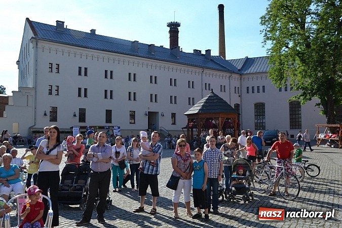 Zdjęcie w galerii na portalu naszraciborz.pl: Zamkowy piknik dla mam już za nami wiadomości z regionu