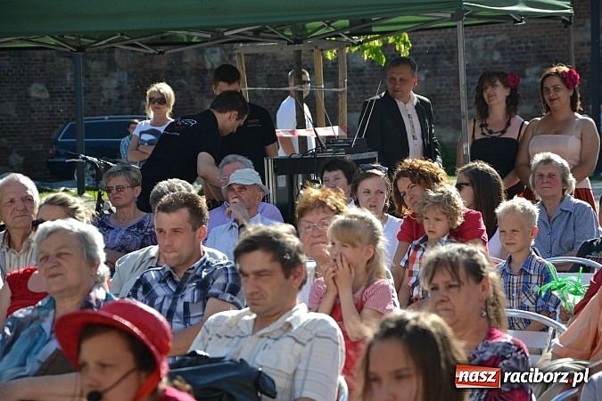 Zdjęcie w galerii na portalu naszraciborz.pl: Zamkowy piknik dla mam już za nami wiadomości z regionu