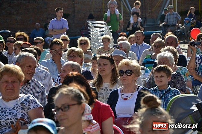 Zdjęcie w galerii na portalu naszraciborz.pl: Zamkowy piknik dla mam już za nami wiadomości z regionu