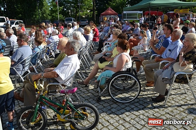 Zdjęcie w galerii na portalu naszraciborz.pl: Zamkowy piknik dla mam już za nami wiadomości z regionu