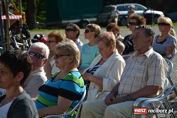 Zdjęcie w galerii na portalu naszraciborz.pl: Zamkowy piknik dla mam już za nami wiadomości z regionu