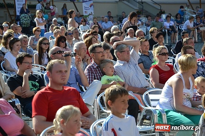 Zdjęcie w galerii na portalu naszraciborz.pl: Zamkowy piknik dla mam już za nami wiadomości z regionu