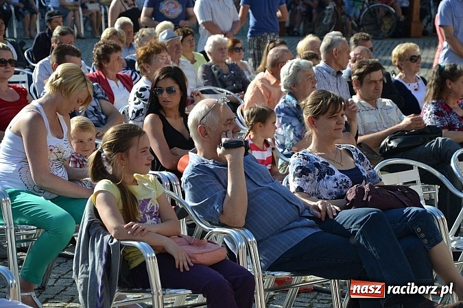 Zdjęcie w galerii na portalu naszraciborz.pl: Zamkowy piknik dla mam już za nami wiadomości z regionu