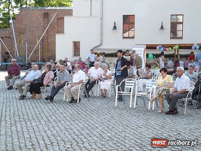 Zdjęcie w galerii na portalu naszraciborz.pl: Zamkowy piknik dla mam już za nami wiadomości z regionu