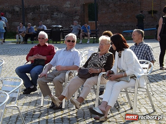 Zdjęcie w galerii na portalu naszraciborz.pl: Zamkowy piknik dla mam już za nami wiadomości z regionu