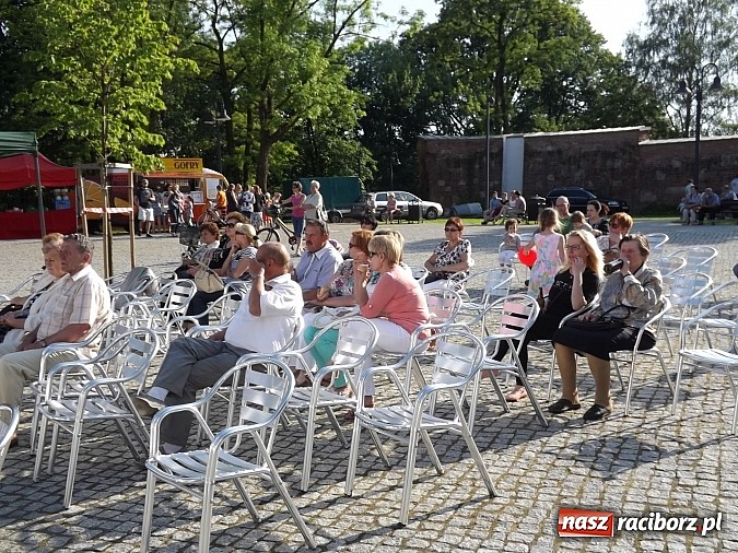 Zdjęcie w galerii na portalu naszraciborz.pl: Zamkowy piknik dla mam już za nami wiadomości z regionu