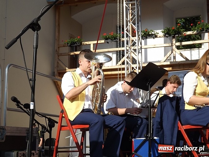 Zdjęcie w galerii na portalu naszraciborz.pl: Zamkowy piknik dla mam już za nami wiadomości z regionu