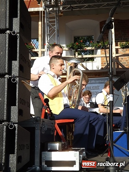 Zdjęcie w galerii na portalu naszraciborz.pl: Zamkowy piknik dla mam już za nami wiadomości z regionu