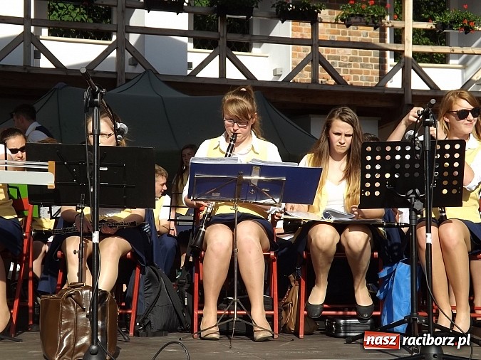 Zdjęcie w galerii na portalu naszraciborz.pl: Zamkowy piknik dla mam już za nami wiadomości z regionu