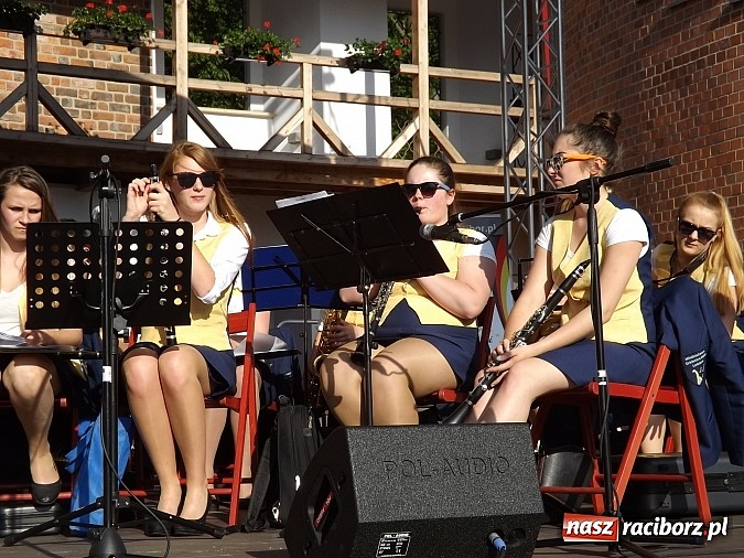 Zdjęcie w galerii na portalu naszraciborz.pl: Zamkowy piknik dla mam już za nami wiadomości z regionu