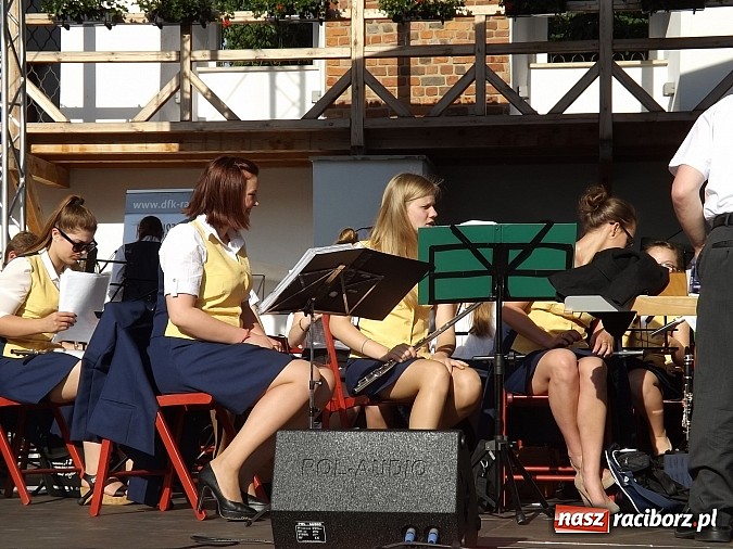 Zdjęcie w galerii na portalu naszraciborz.pl: Zamkowy piknik dla mam już za nami wiadomości z regionu