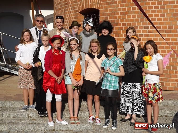 Zdjęcie w galerii na portalu naszraciborz.pl: Zamkowy piknik dla mam już za nami wiadomości z regionu