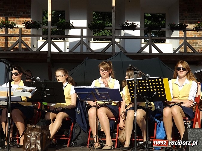 Zdjęcie w galerii na portalu naszraciborz.pl: Zamkowy piknik dla mam już za nami wiadomości z regionu