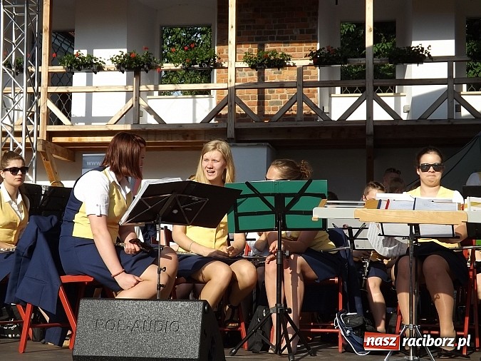 Zdjęcie w galerii na portalu naszraciborz.pl: Zamkowy piknik dla mam już za nami wiadomości z regionu