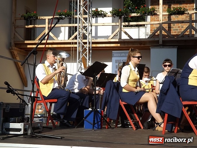 Zdjęcie w galerii na portalu naszraciborz.pl: Zamkowy piknik dla mam już za nami wiadomości z regionu