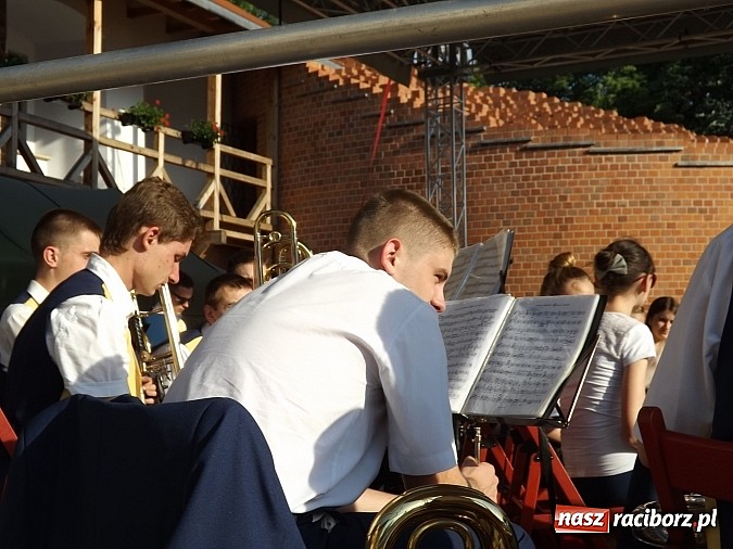 Zdjęcie w galerii na portalu naszraciborz.pl: Zamkowy piknik dla mam już za nami wiadomości z regionu