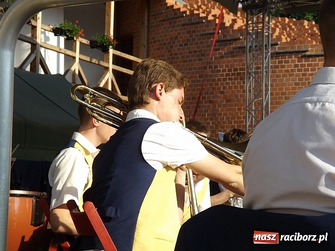 Zdjęcie w galerii na portalu naszraciborz.pl: Zamkowy piknik dla mam już za nami wiadomości z regionu