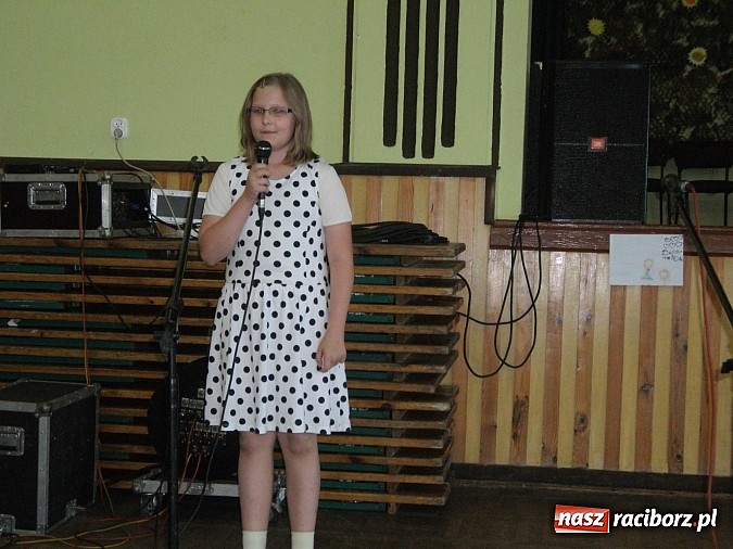 Zdjęcie w galerii na portalu naszraciborz.pl: Występy artystyczne z okazji Dnia Matki w Borucinie wiadomości z regionu