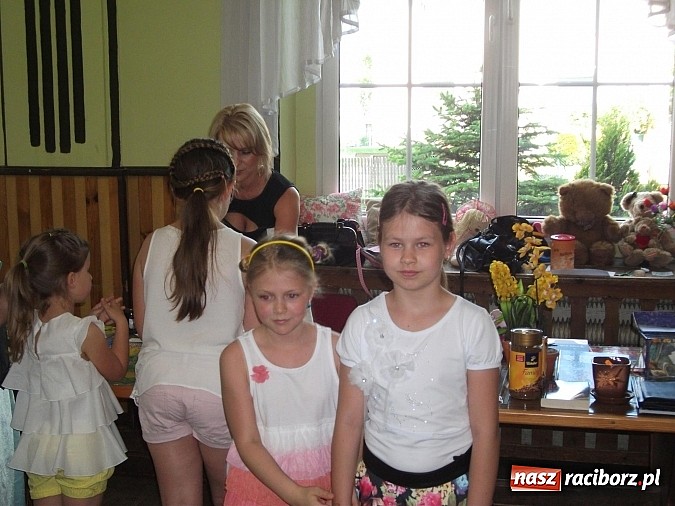 Zdjęcie w galerii na portalu naszraciborz.pl: Występy artystyczne z okazji Dnia Matki w Borucinie wiadomości z regionu