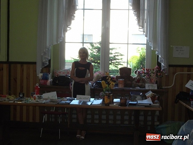 Zdjęcie w galerii na portalu naszraciborz.pl: Występy artystyczne z okazji Dnia Matki w Borucinie wiadomości z regionu