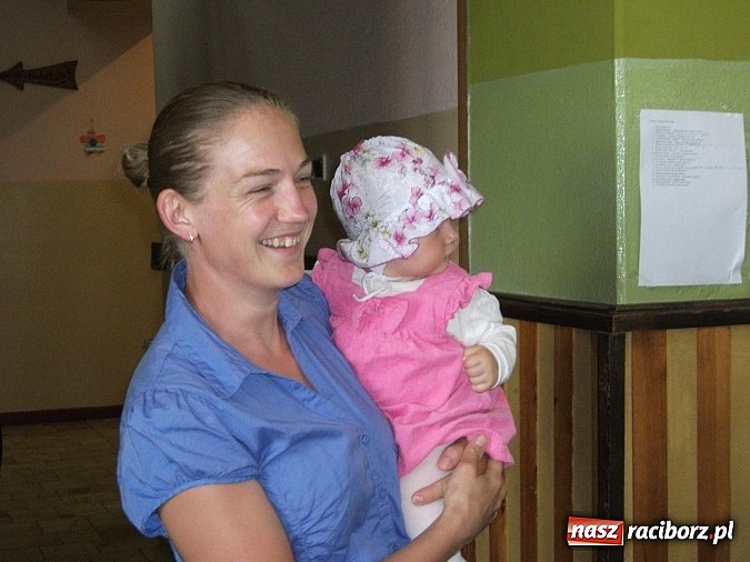 Zdjęcie w galerii na portalu naszraciborz.pl: Występy artystyczne z okazji Dnia Matki w Borucinie wiadomości z regionu