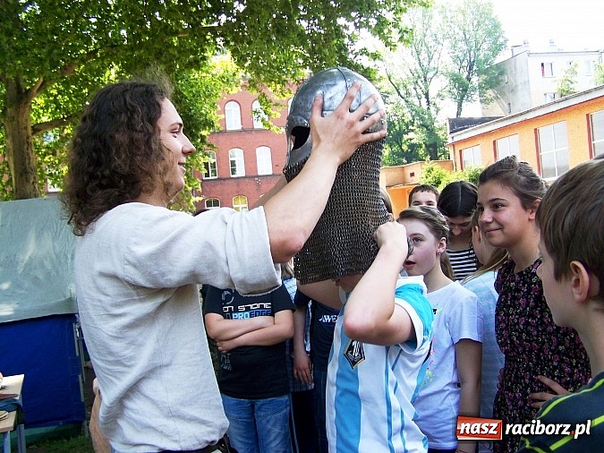Zdjęcie w galerii na portalu naszraciborz.pl: III Festiwal Nauki i Techniki w Gimnazjum Nr 5 wiadomości z regionu