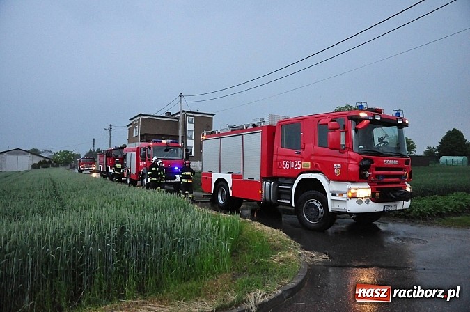 Zdjęcie w galerii na portalu naszraciborz.pl: W Raciborzu Miedoni piorun uderzył w budynek gospodarczy wiadomości z regionu