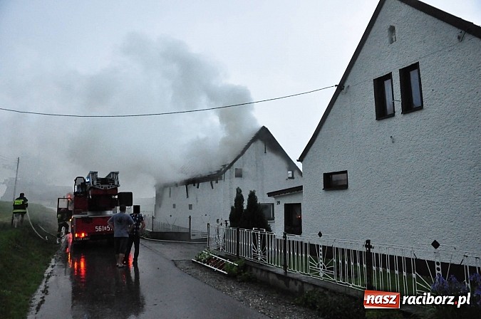 Zdjęcie w galerii na portalu naszraciborz.pl: W Raciborzu Miedoni piorun uderzył w budynek gospodarczy wiadomości z regionu