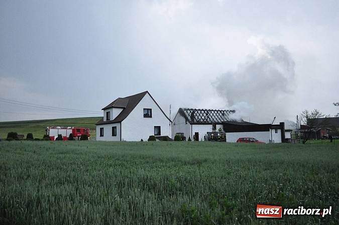 Zdjęcie w galerii na portalu naszraciborz.pl: W Raciborzu Miedoni piorun uderzył w budynek gospodarczy wiadomości z regionu