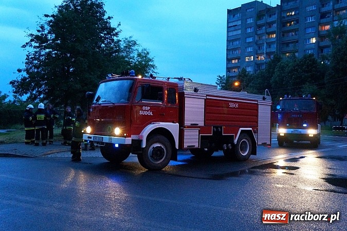 Zdjęcie w galerii na portalu naszraciborz.pl: Nawałnica nad powiatem - pożary, zalane drogi i piwnice, awarie nadajników wiadomości z regionu