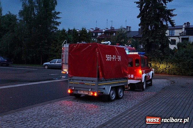 Zdjęcie w galerii na portalu naszraciborz.pl: Nawałnica nad powiatem - pożary, zalane drogi i piwnice, awarie nadajników wiadomości z regionu