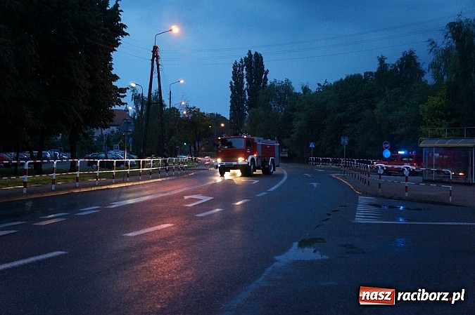Zdjęcie w galerii na portalu naszraciborz.pl: Nawałnica nad powiatem - pożary, zalane drogi i piwnice, awarie nadajników wiadomości z regionu