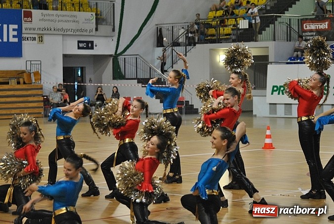 Zdjęcie w galerii na portalu naszraciborz.pl: 19 tytułów mistrzowskich i 9 pucharów mażoretek Tęczy  wiadomości z regionu