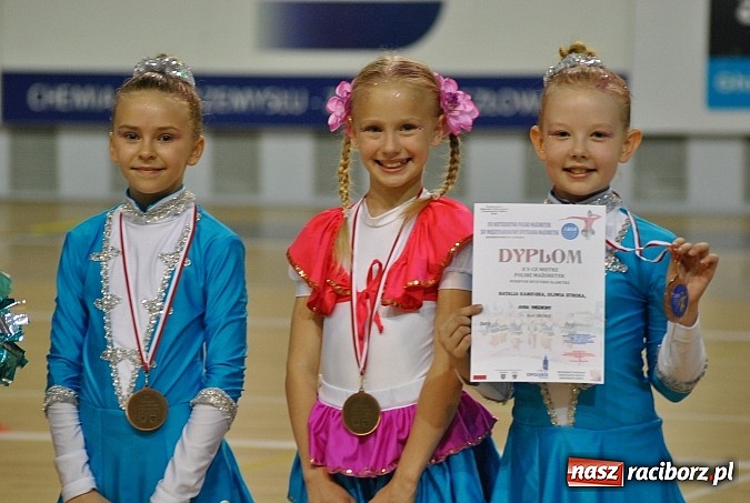 Zdjęcie w galerii na portalu naszraciborz.pl: 19 tytułów mistrzowskich i 9 pucharów mażoretek Tęczy  wiadomości z regionu