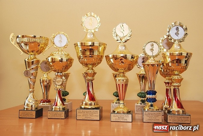 Zdjęcie w galerii na portalu naszraciborz.pl: 19 tytułów mistrzowskich i 9 pucharów mażoretek Tęczy  wiadomości z regionu