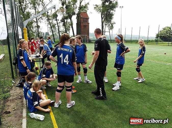 Zdjęcie w galerii na portalu naszraciborz.pl: Wojewódzki Finał Szczypiorniaka pierwszy raz w gminie Pietrowice Wielkie wiadomości z regionu