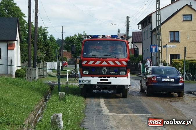 Zdjęcie w galerii na portalu naszraciborz.pl: Skutki nawałnicy. Owsiszcze zalane błotem  wiadomości z regionu