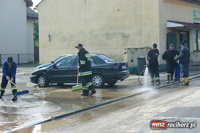 Zdjęcie w galerii na portalu naszraciborz.pl: Skutki nawałnicy. Owsiszcze zalane błotem  wiadomości z regionu