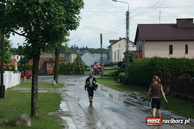 Zdjęcie w galerii na portalu naszraciborz.pl: Skutki nawałnicy. Owsiszcze zalane błotem  wiadomości z regionu