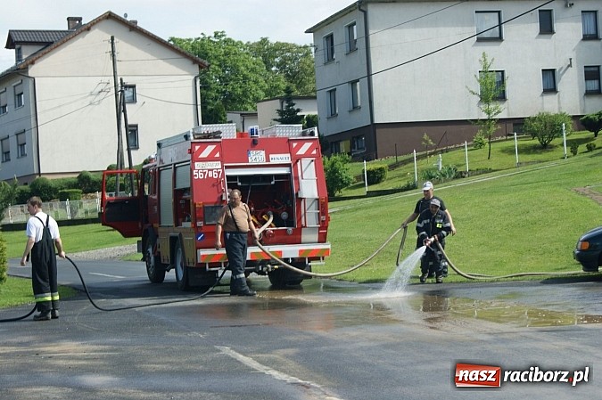 Zdjęcie w galerii na portalu naszraciborz.pl: Skutki nawałnicy. Owsiszcze zalane błotem  wiadomości z regionu