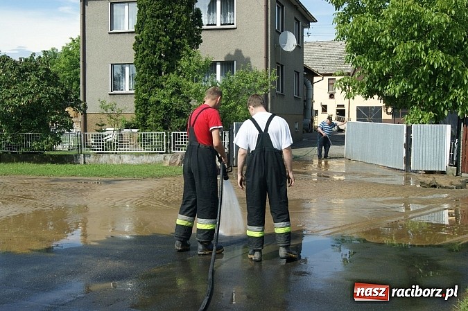 Zdjęcie w galerii na portalu naszraciborz.pl: Skutki nawałnicy. Owsiszcze zalane błotem  wiadomości z regionu