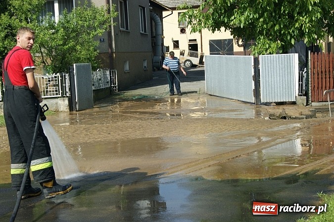 Zdjęcie w galerii na portalu naszraciborz.pl: Skutki nawałnicy. Owsiszcze zalane błotem  wiadomości z regionu