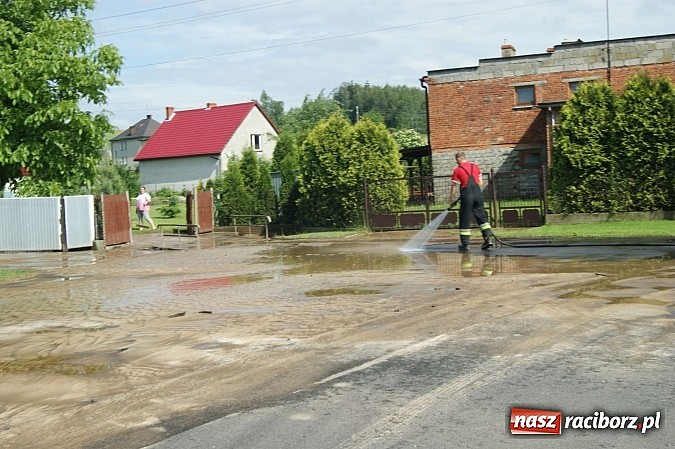 Zdjęcie w galerii na portalu naszraciborz.pl: Skutki nawałnicy. Owsiszcze zalane błotem  wiadomości z regionu