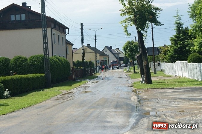 Zdjęcie w galerii na portalu naszraciborz.pl: Skutki nawałnicy. Owsiszcze zalane błotem  wiadomości z regionu