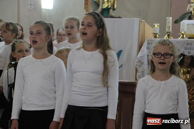 Zdjęcie w galerii na portalu naszraciborz.pl: Dziecięcy ch&oacute;r Eichendorffa koncertuje z okazji Dnia Matki wiadomości z regionu