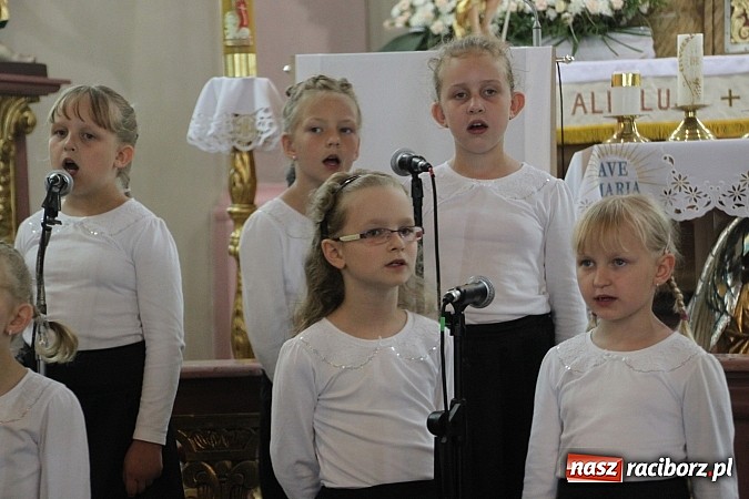 Zdjęcie w galerii na portalu naszraciborz.pl: Dziecięcy ch&oacute;r Eichendorffa koncertuje z okazji Dnia Matki wiadomości z regionu