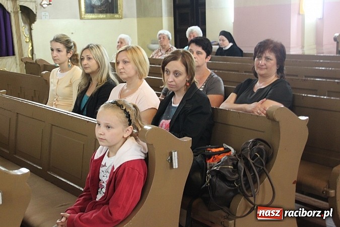 Zdjęcie w galerii na portalu naszraciborz.pl: Dziecięcy ch&oacute;r Eichendorffa koncertuje z okazji Dnia Matki wiadomości z regionu