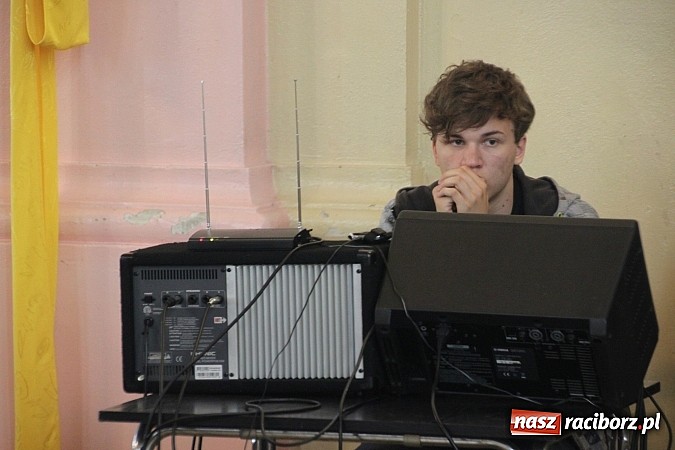 Zdjęcie w galerii na portalu naszraciborz.pl: Dziecięcy ch&oacute;r Eichendorffa koncertuje z okazji Dnia Matki wiadomości z regionu