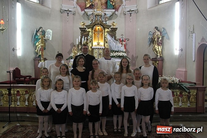 Zdjęcie w galerii na portalu naszraciborz.pl: Dziecięcy ch&oacute;r Eichendorffa koncertuje z okazji Dnia Matki wiadomości z regionu