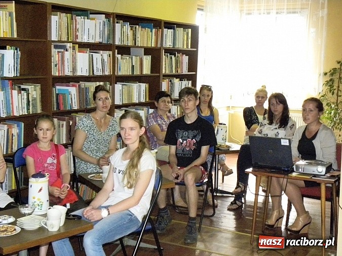 Zdjęcie w galerii na portalu naszraciborz.pl: Pomarańczowa Antalaya w bibliotece wiadomości z regionu